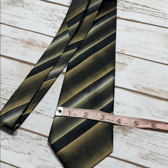 Van Heusen Green Silk Tie - Picture 4 of 4
